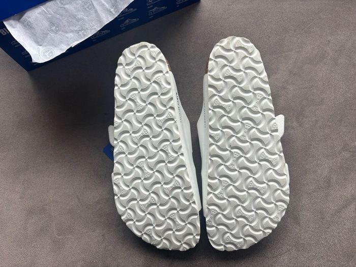 Brand new boxed Birkenstock Arizona White Size 5 / 38