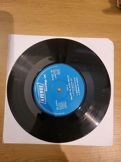 Glenn Miller Salute To Glenn Miller EP 7 inch Vinyl Avenue Records MAVE 108