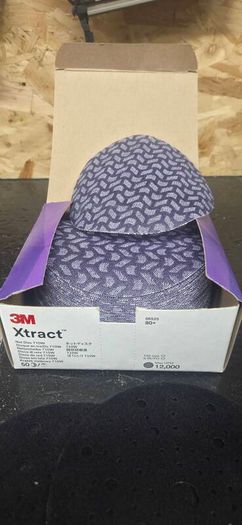 BOSCH GET 75-150 corded sander and full box of 3M Xtract 80 grit sander discs plus other pads