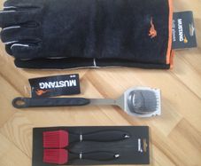 BBQ Grill Leather Gloves and Brushes Mustang - Gloves have discoloration