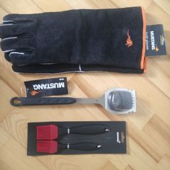 BBQ Grill Leather Gloves and Brushes Mustang - Gloves have discoloration