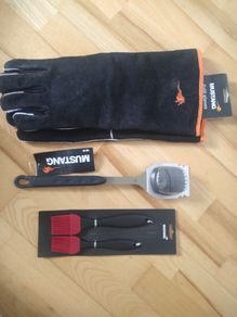 BBQ Grill Leather Gloves and Brushes Mustang - Gloves have discoloration