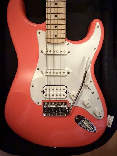 Squier Sonic Strat HSS (Coral) + bag + tuner + guitar strap + cable