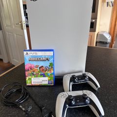 PS5 Disc Edition + 2 controllers + Minecraft [EU Plug]