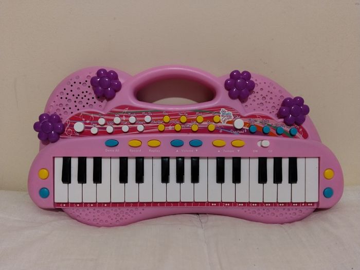 Pink electronic Keyboard