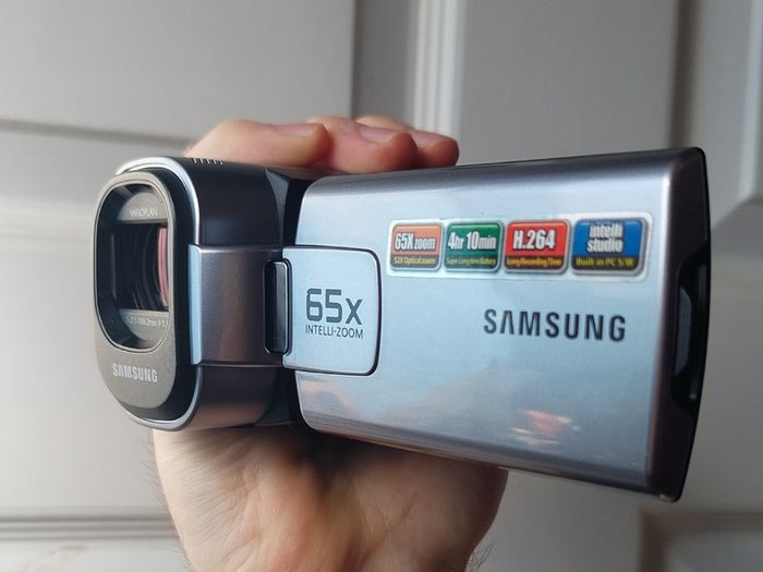 Samsung SMX-F40 Retro Y2K Camcorder Video Camera
