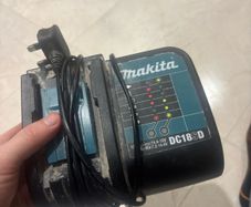 makita battery charger & 3 Battery