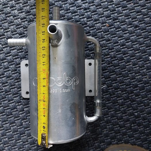 Oil catch tank