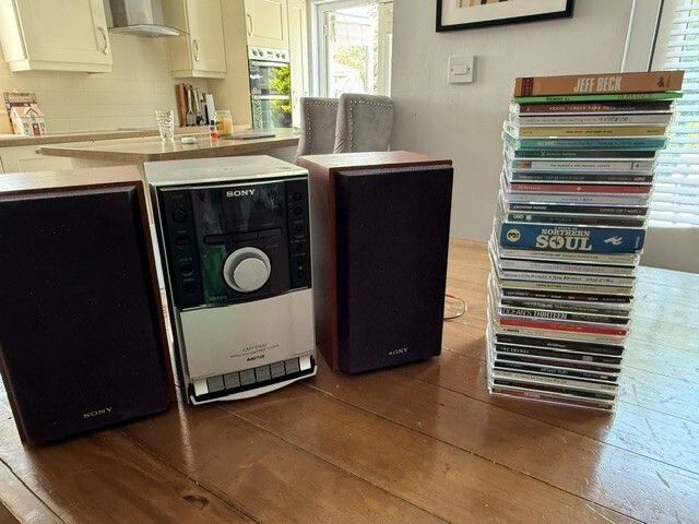 Sony Cmt-eh10 Micro Hifi plus CD Bundle