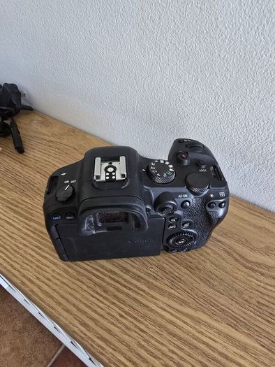 Canon EOS R6 Mirrorless Camera Body