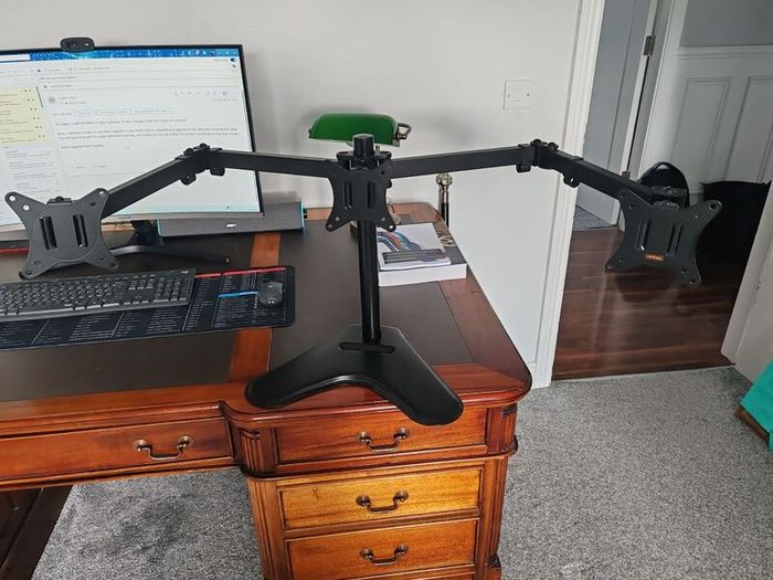 Triple Monitor Stand and 2  Dell 22 inch Monitors  good Condition