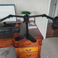 Triple Monitor Stand and 2  Dell 22 inch Monitors  good Condition