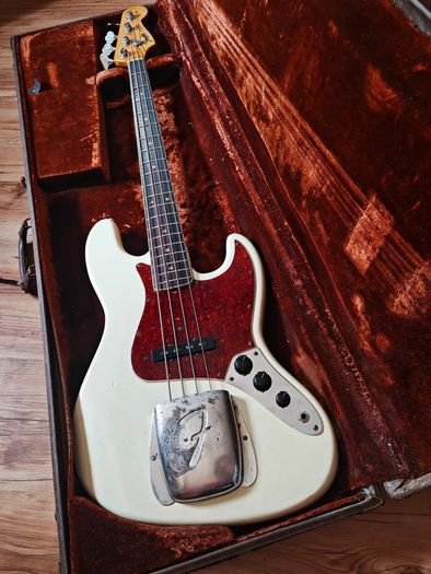 Vintage 1966 Fender Jazz Bass