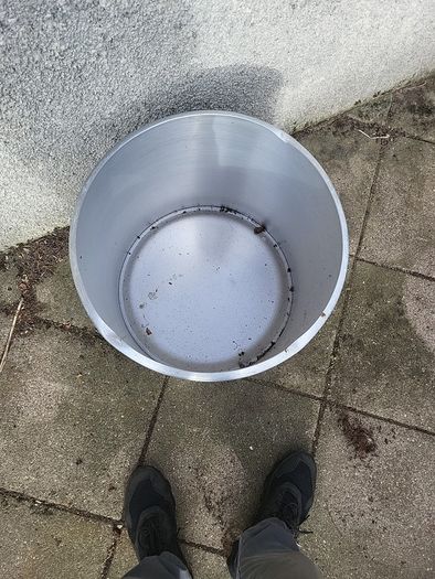 Aluminium plant pot