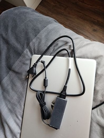 Laptop cable charger Samsung