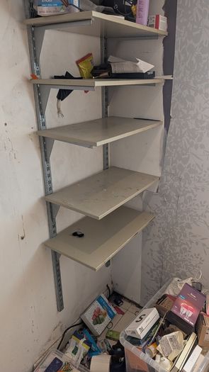 Adjustable shelving