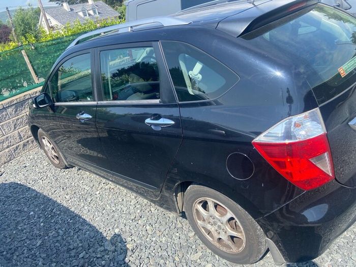 Luxury black Honda FR-V, NCT, 6 seats