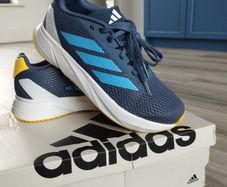 Boys/Girls Trainers UK Size 4