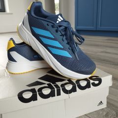 Boys/Girls Trainers UK Size 4