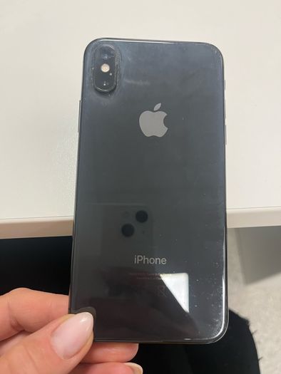 iPhone XS needs new screen