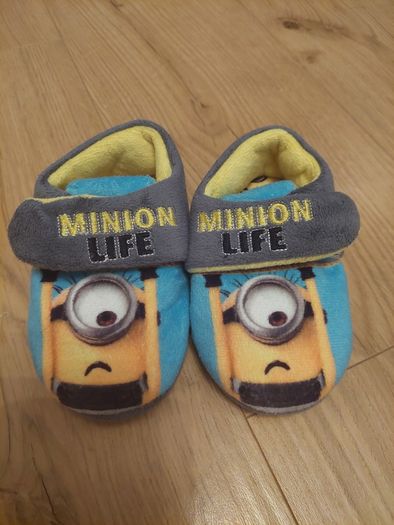 Minion Life slippers (Size 6)