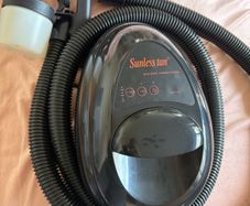 Spray tan machine