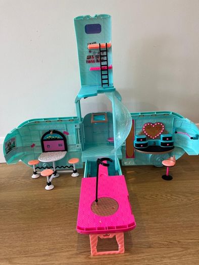 L.O.L. Surprise dolls! LOL Glam n Go Camper van.