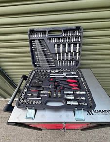 225pcs Sockets, spanners &  Bits set 1/2" - 1/4" - 3/8"