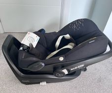 Maxi Cosi Car seat and 2way Isofix Base