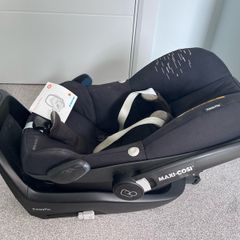 Maxi Cosi Car seat and 2way Isofix Base