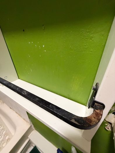 Bathroom shelf