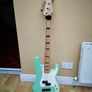 Fender Precision Bass Deluxe Series. Image 7