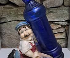 Wine bottle holder