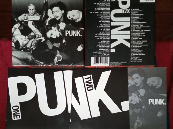 PUNK - Photobook/CD: Colegrave & Sullivan - UK 2004 Paperback Edition - 400 Pages.