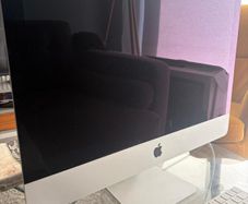 Apple iMac 21.5-inch (Mid-2017)  Excellent Condition, Includes Accessories