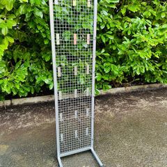 Large Wire Mesh Grid Wall Shop Dislay Stand With 18 Hooks
