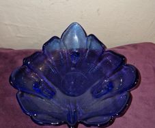 Vintage blue glass leaf dish bowl