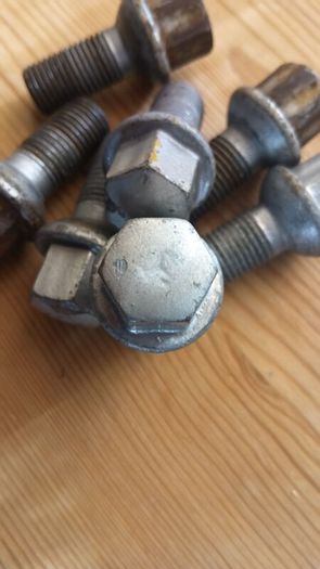 7 Original Mercedes-Benz wheel bolts