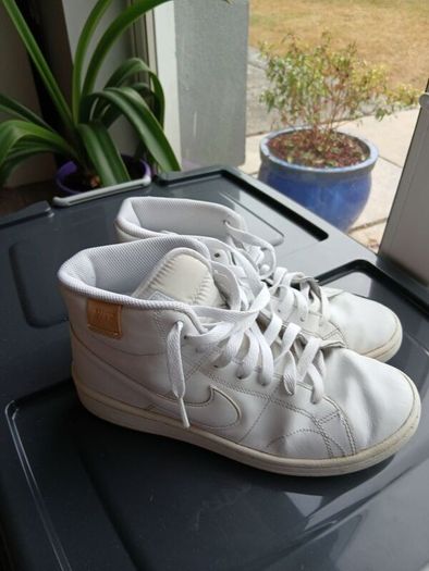 Nike hi tops Size 5