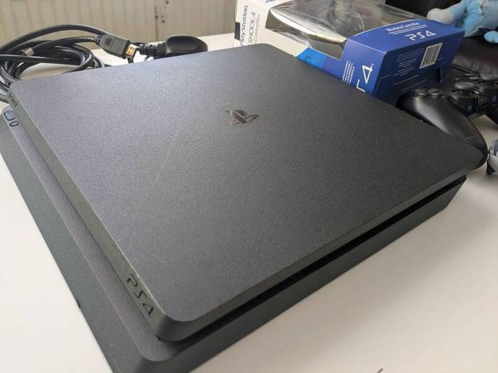 Ps4 console and controllers