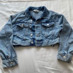Cropped denim jacket