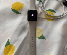 Apple Watch SE (2nd Gen) 40 mm gps Starlight