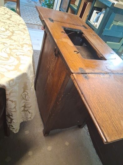 1920- 1950s Singer sewing machine cabinet