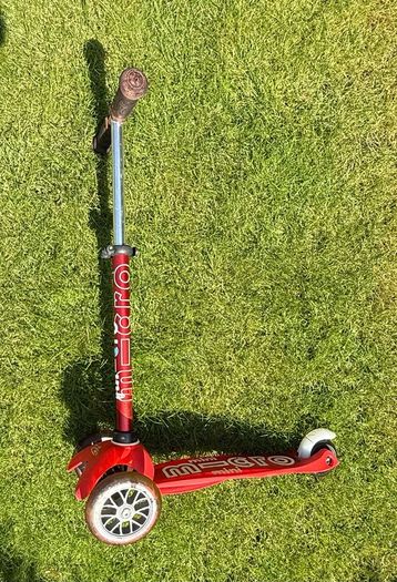 Red Micro mini scooter