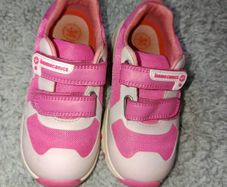 Girl's shoes