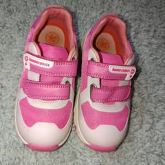 Girl's shoes
