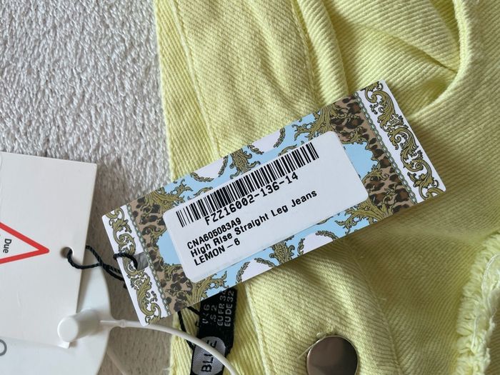 BNWT Boohoo Lemon Yellow High Rise Straight Leg Jeans Size UK 6 Raw Hem