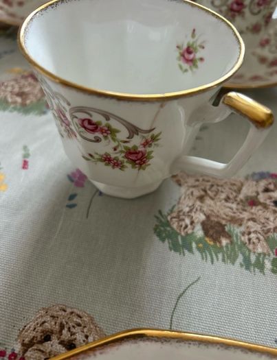 21 piece Queen's fine bone china tea set