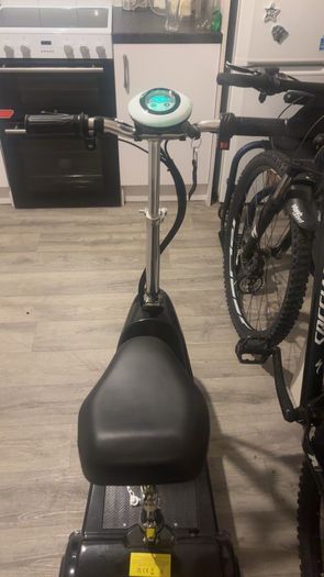 Electric mobility scooter