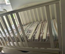 Nice cot with features
